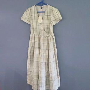 Wrap dress with pockets